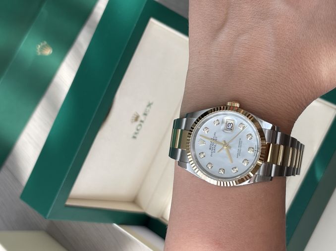 126233 White mother-of-pearl set with diamonds Rolex Datejust 36