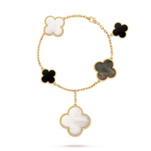 VCARD78700 Van Cleef & Arpels Alhambra