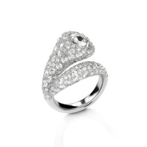 white gold ring with diamonds and rose-cut center Verdi Gioielli Opera