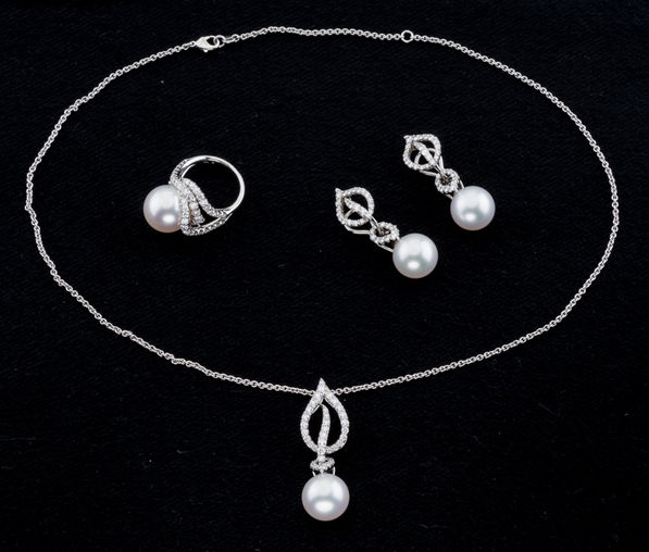 jewelry set Mikimoto Laurel