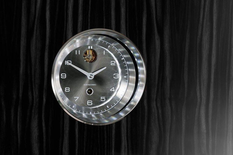 31 WATCHES HIGH-GLOSS EBONY GRIGIO Buben & Zorweg Objects of Time