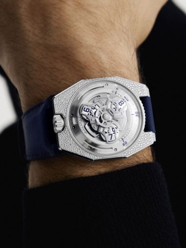 UR-100V Stardust Urwerk UR-100 SpaceTime