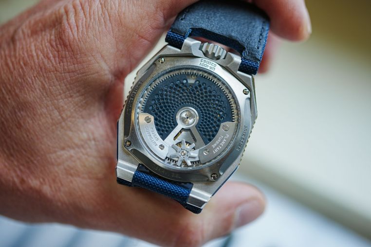 UR-100V Stardust Urwerk UR-100 SpaceTime