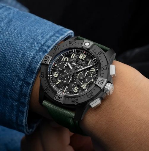 SB0148101B1X1 Breitling Avenger