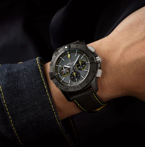 SB01472A1B1X1 Breitling Avenger