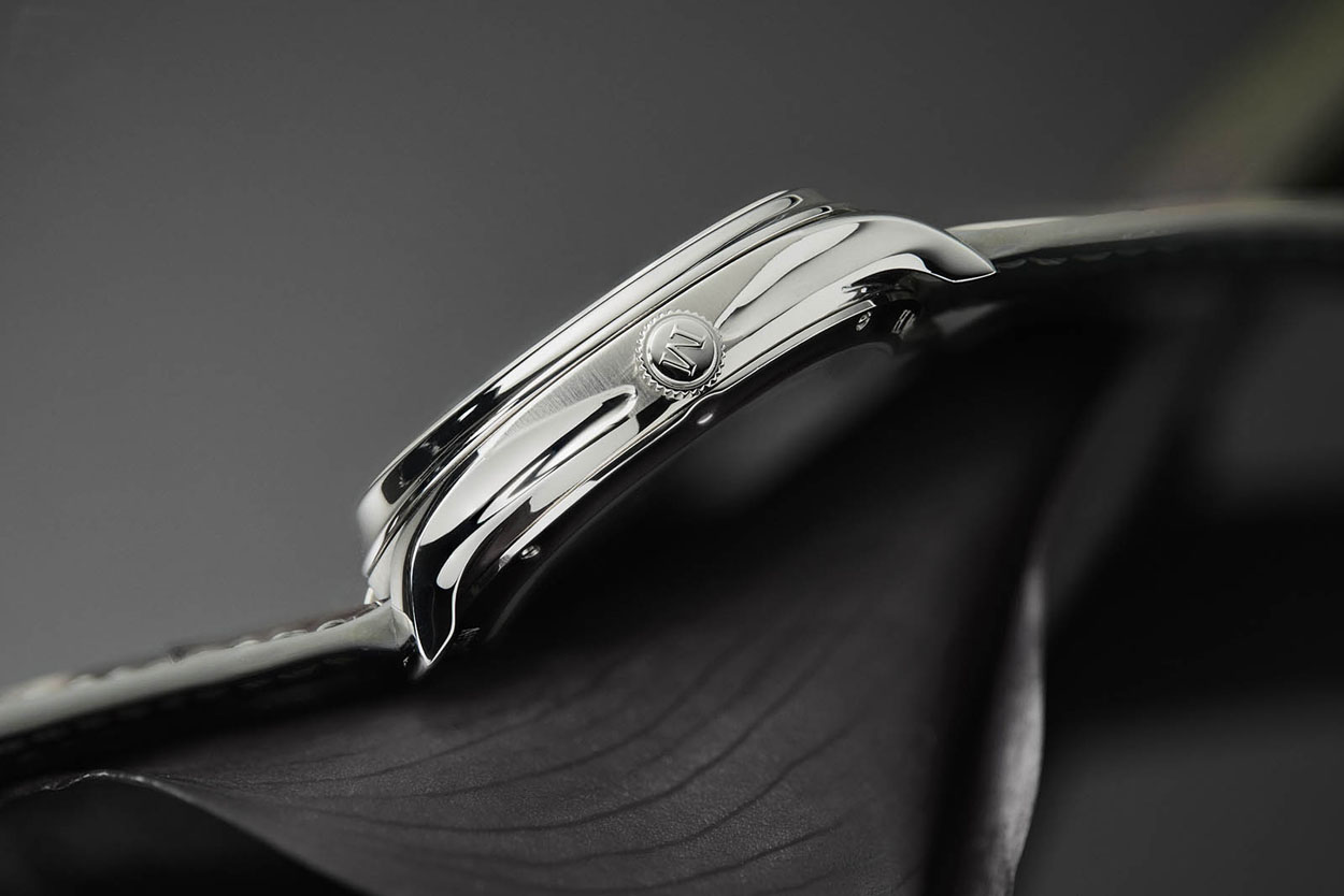 Єдиний слід брендування на Endeavour Perpetual Moon Concept – це гравірування у вигляді літери «М» на головці
