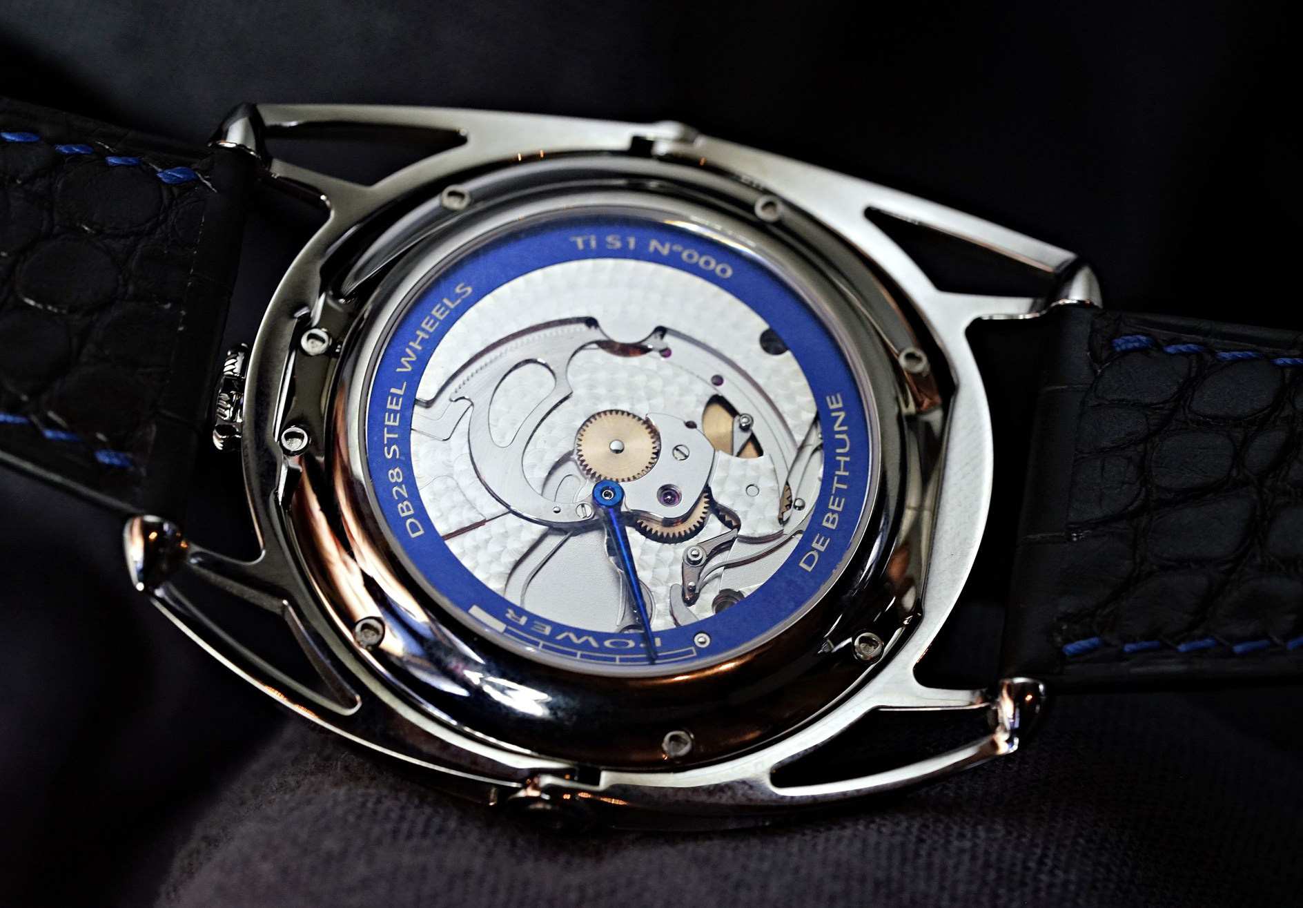 Вид механизма со стороны задней крышки De Bethune DB28 Steel Wheels