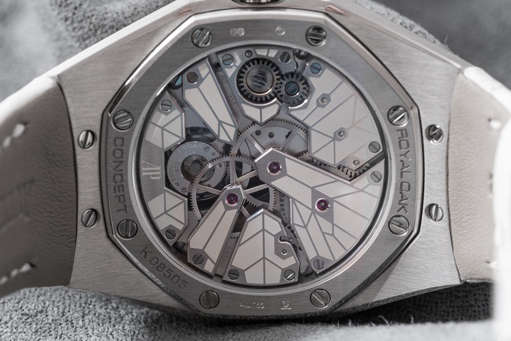 Вид на механізм Audemars Piguet Ladies Concept із боку задньої кришки