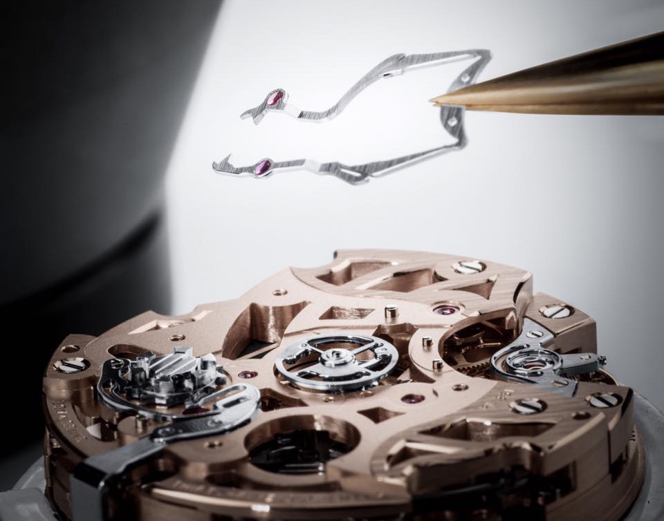Parmigiani Fleurier Tonda Chronor использует гибкий зажим, который останавливает и освобождает колесо ратрапанте